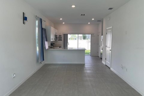 Townhouse in Poinciana, Florida 2 bedrooms, 116.59 sq.m. № 2167865 - photo 5