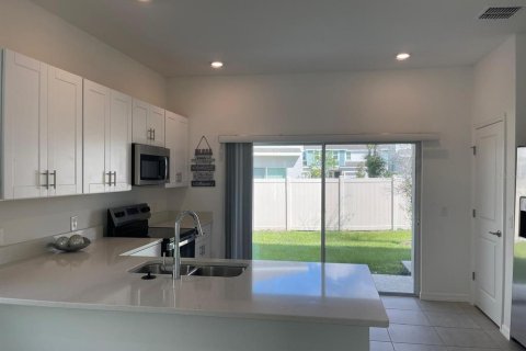 Townhouse in Poinciana, Florida 2 bedrooms, 116.59 sq.m. № 2167865 - photo 6