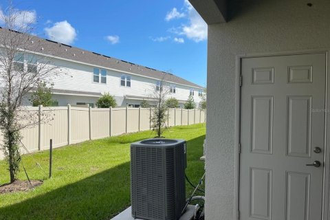 Townhouse in Poinciana, Florida 2 bedrooms, 116.59 sq.m. № 2167865 - photo 2