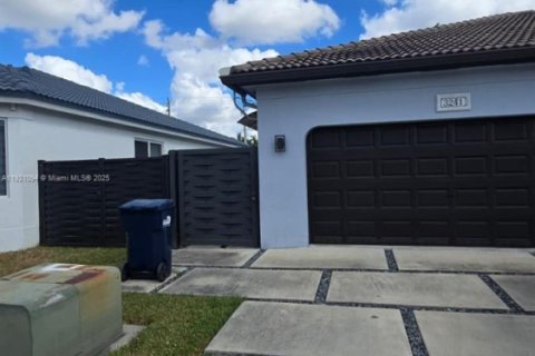 Casa en venta en Miami, Florida, 4 dormitorios, 195.75 m2 № 1984372 - foto 27