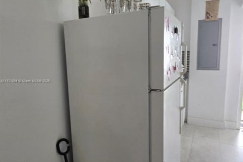 Casa en venta en Miami, Florida, 4 dormitorios, 195.75 m2 № 1984372 - foto 5