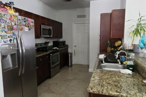 Casa en venta en Miami, Florida, 4 dormitorios, 195.75 m2 № 1984372 - foto 22