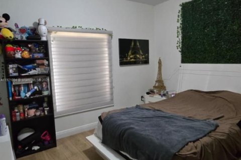 Casa en venta en Miami, Florida, 4 dormitorios, 195.75 m2 № 1984372 - foto 16