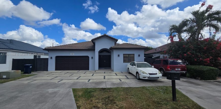 Casa en Miami, Florida 4 dormitorios, 195.75 m2 № 1984372