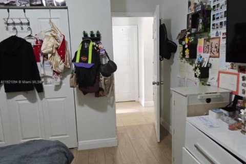 Casa en venta en Miami, Florida, 4 dormitorios, 195.75 m2 № 1984372 - foto 18