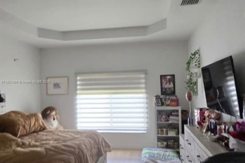 Casa en venta en Miami, Florida, 4 dormitorios, 195.75 m2 № 1984372 - foto 15