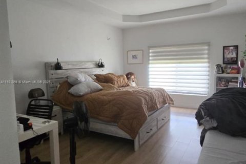 Casa en venta en Miami, Florida, 4 dormitorios, 195.75 m2 № 1984372 - foto 17