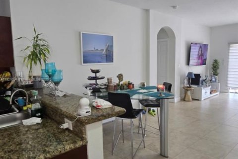 Casa en venta en Miami, Florida, 4 dormitorios, 195.75 m2 № 1984372 - foto 24