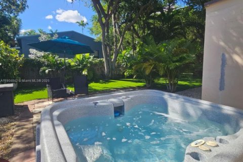 Снять в аренду виллу или дом в Майами, Флорида 3 спальни, 105.72м2, № 1956354 - фото 2