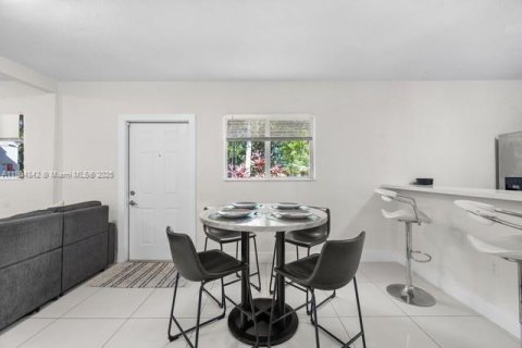 Снять в аренду виллу или дом в Майами, Флорида 3 спальни, 105.72м2, № 1956354 - фото 5