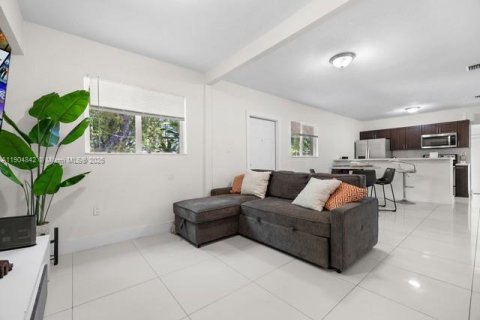 Снять в аренду виллу или дом в Майами, Флорида 3 спальни, 105.72м2, № 1956354 - фото 3