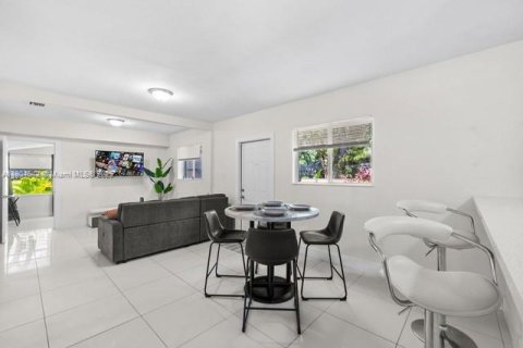 Снять в аренду виллу или дом в Майами, Флорида 3 спальни, 105.72м2, № 1956354 - фото 6