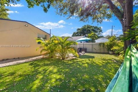 Снять в аренду виллу или дом в Майами, Флорида 3 спальни, 105.72м2, № 1956354 - фото 11