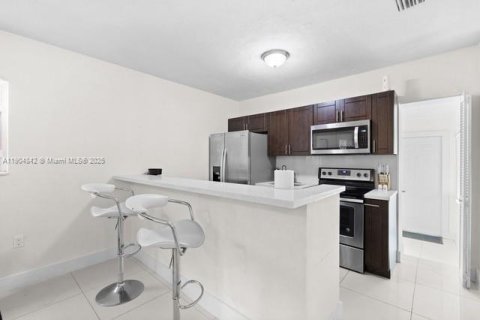 Снять в аренду виллу или дом в Майами, Флорида 3 спальни, 105.72м2, № 1956354 - фото 4