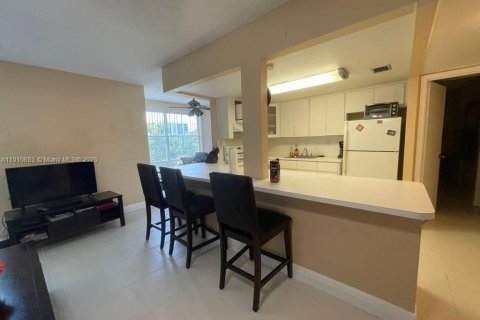Condo in Sunny Isles Beach, Florida, 1 bedroom  № 2039213 - photo 2