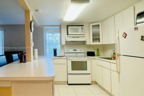 Condo in Sunny Isles Beach, Florida, 1 bedroom  № 2039213 - photo 9