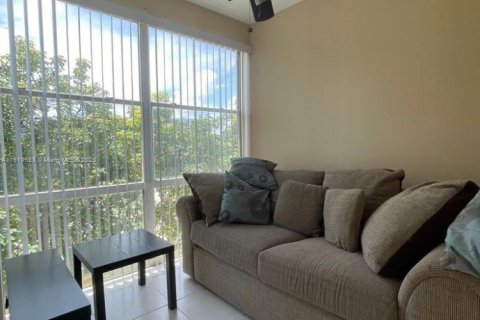 Condo in Sunny Isles Beach, Florida, 1 bedroom  № 2039213 - photo 10