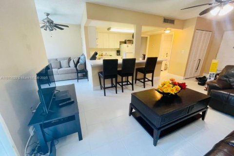 Condo in Sunny Isles Beach, Florida, 1 bedroom  № 2039213 - photo 11
