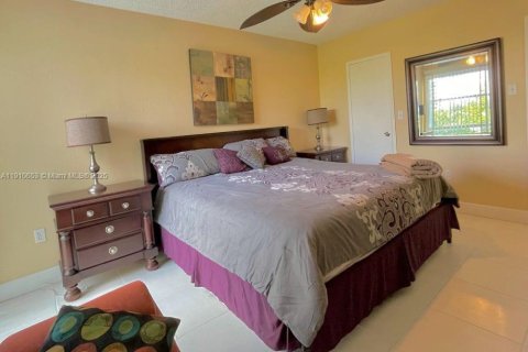 Condo in Sunny Isles Beach, Florida, 1 bedroom  № 2039213 - photo 5