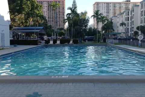 Condo in Sunny Isles Beach, Florida, 1 bedroom  № 2039213 - photo 12