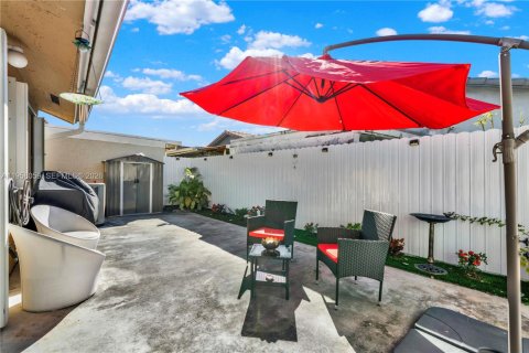 Casa en venta en Hialeah, Florida, 3 dormitorios, 120.31 m2 № 2019664 - foto 23