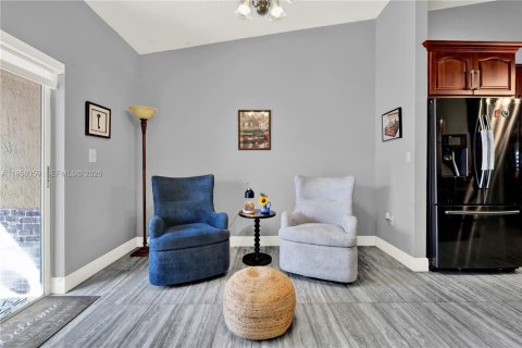 Casa en venta en Hialeah, Florida, 3 dormitorios, 120.31 m2 № 2019664 - foto 13