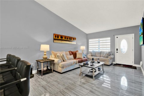 Casa en venta en Hialeah, Florida, 3 dormitorios, 120.31 m2 № 2019664 - foto 15