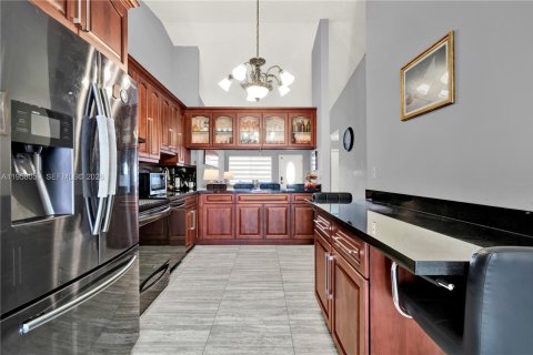 Casa en venta en Hialeah, Florida, 3 dormitorios, 120.31 m2 № 2019664 - foto 10