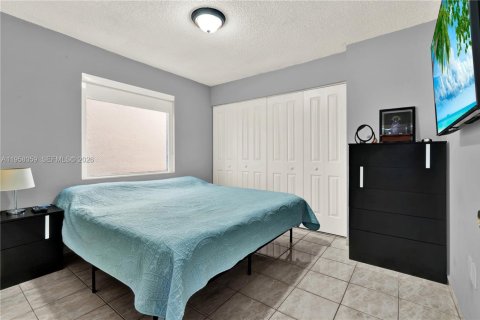 Casa en venta en Hialeah, Florida, 3 dormitorios, 120.31 m2 № 2019664 - foto 20