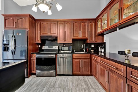 Casa en venta en Hialeah, Florida, 3 dormitorios, 120.31 m2 № 2019664 - foto 8