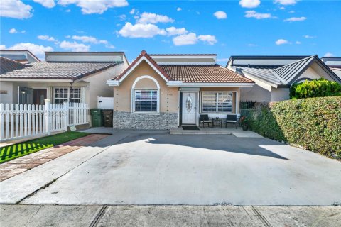Casa en Hialeah, Florida 3 dormitorios, 120.31 m2 № 2019664