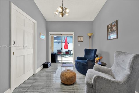 Casa en venta en Hialeah, Florida, 3 dormitorios, 120.31 m2 № 2019664 - foto 14