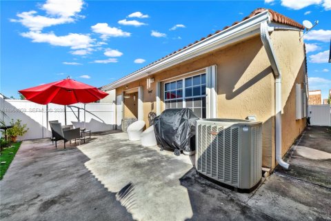 Casa en venta en Hialeah, Florida, 3 dormitorios, 120.31 m2 № 2019664 - foto 26