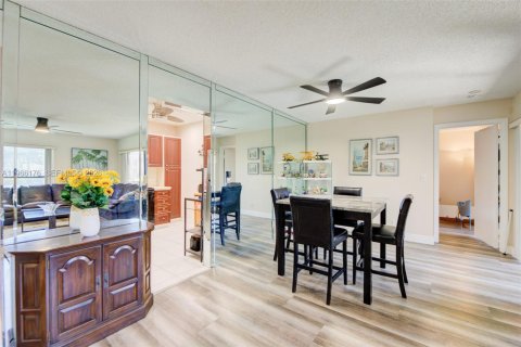 Condominio en venta en Coconut Creek, Florida, 3 dormitorios № 2029502 - foto 6
