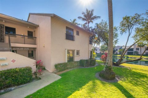 Condominio en venta en Coconut Creek, Florida, 3 dormitorios № 2029502 - foto 2