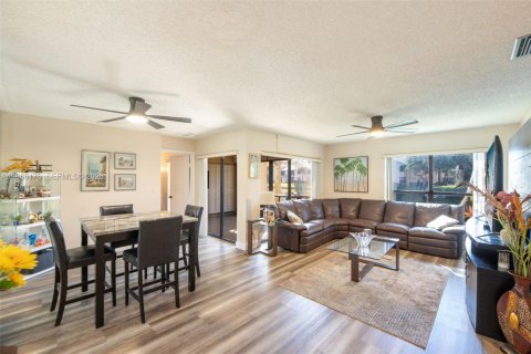 Condominio en venta en Coconut Creek, Florida, 3 dormitorios № 2029502 - foto 4