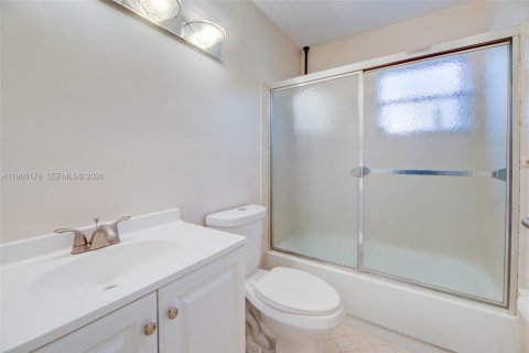 Condominio en venta en Coconut Creek, Florida, 3 dormitorios № 2029502 - foto 13