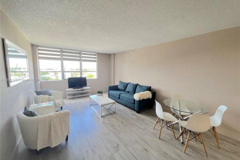 Condominio en venta en Miami Beach, Florida, 1 dormitorio, 68.47 m2 № 1836271 - foto 24