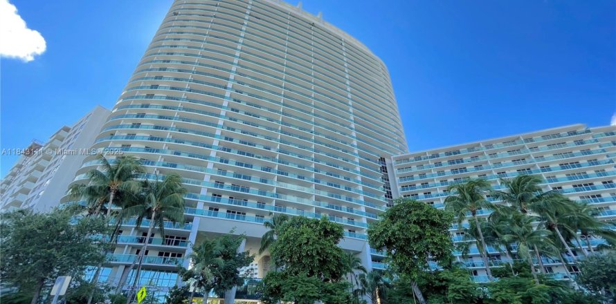 Condominio en Miami Beach, Florida, 1 dormitorio  № 1836271