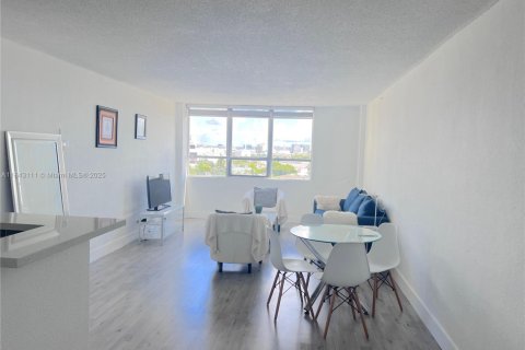 Condominio en venta en Miami Beach, Florida, 1 dormitorio, 68.47 m2 № 1836271 - foto 9