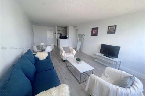Condominio en venta en Miami Beach, Florida, 1 dormitorio, 68.47 m2 № 1836271 - foto 10