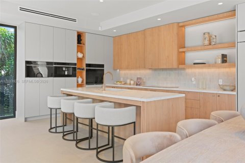 House in Miami, Florida 5 bedrooms, 362.69 sq.m. № 2278998 - photo 22