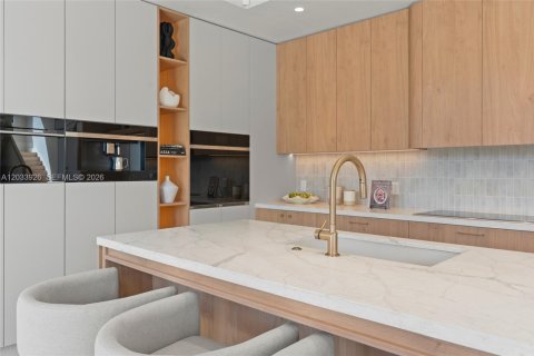 House in Miami, Florida 5 bedrooms, 362.69 sq.m. № 2278998 - photo 21