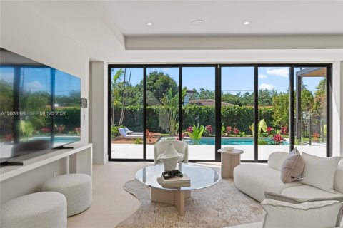 House in Miami, Florida 5 bedrooms, 362.69 sq.m. № 2278998 - photo 14