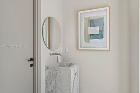 House in Miami, Florida 5 bedrooms, 362.69 sq.m. № 2278998 - photo 25