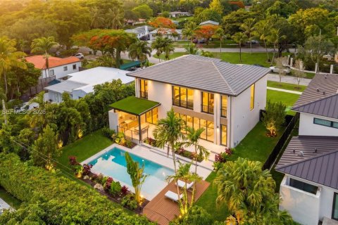 House in Miami, Florida 5 bedrooms, 362.69 sq.m. № 2278998 - photo 5