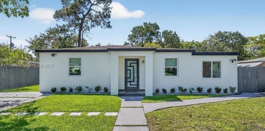 Villa ou maison à North Miami, Floride 2 chambres, 136.19 m2 № 2402298
