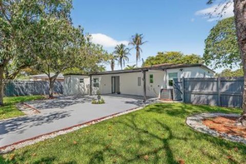 Villa ou maison à louer à North Miami, Floride: 2 chambres, 136.19 m2 № 2402298 - photo 17