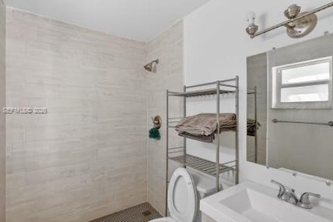 Villa ou maison à louer à North Miami, Floride: 2 chambres, 136.19 m2 № 2402298 - photo 14