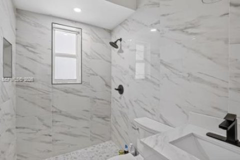 Villa ou maison à louer à North Miami, Floride: 2 chambres, 136.19 m2 № 2402298 - photo 10